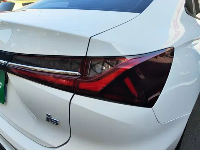 Roewe i5 — Фото автомобиля 7