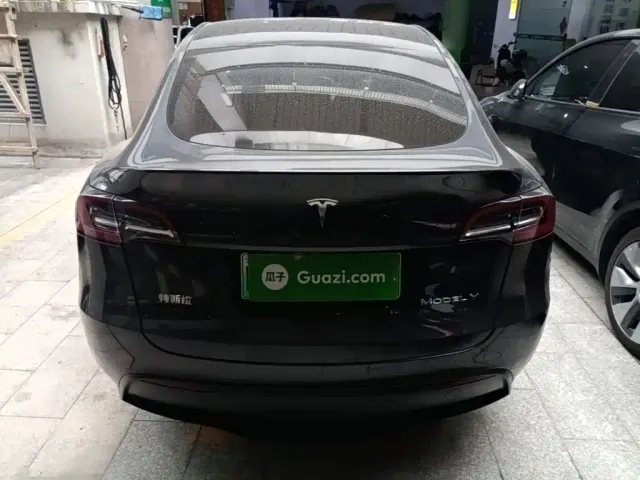 Tesla Model Y — Фото автомобиля 5