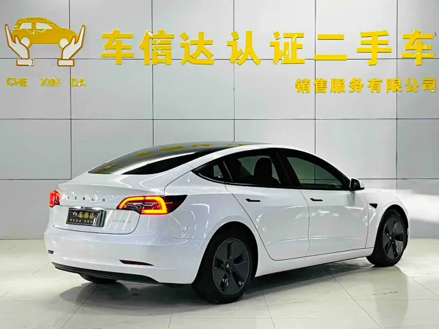 Tesla Model 3 — Фото автомобиля 3