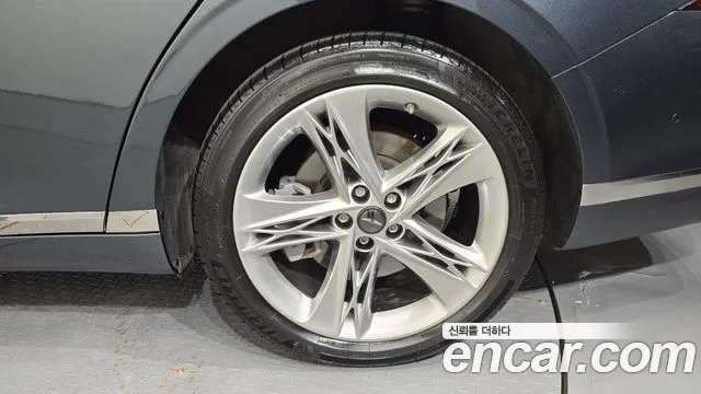 Genesis G90 Бензин 3.5 турбо AWD — Фото автомобиля 17
