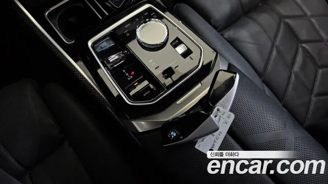 BMW i7 — Фото автомобиля 7