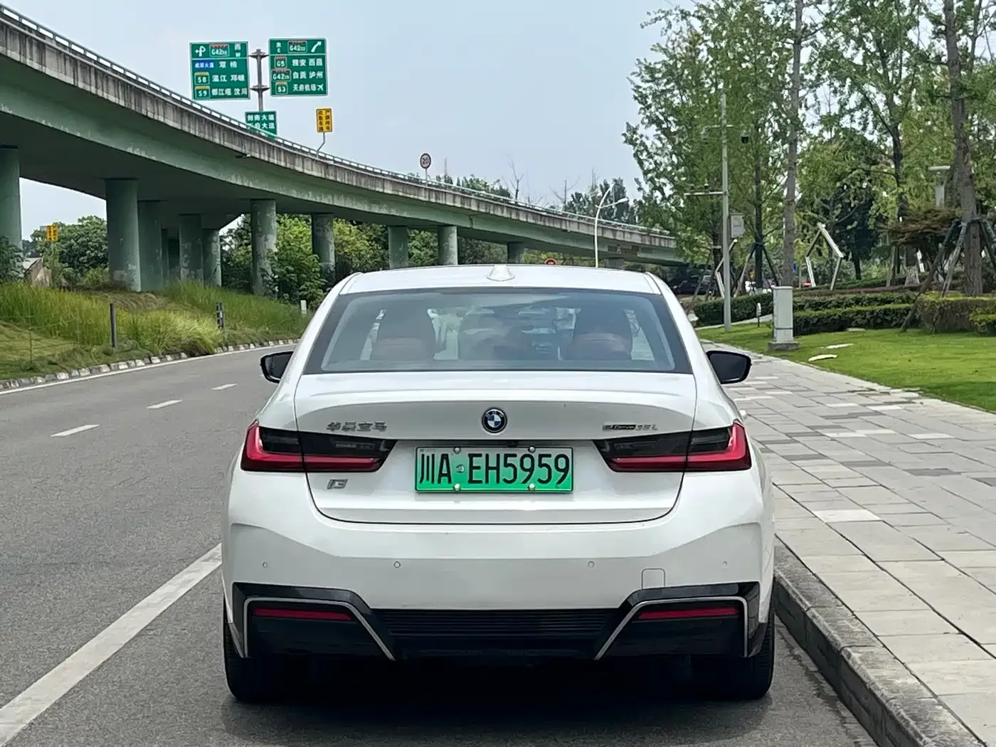 BMW BMW i3 2022 eDrive 35 L — Фото автомобиля 16