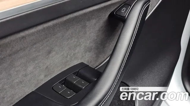 Tesla Model Y — Фото автомобиля 29