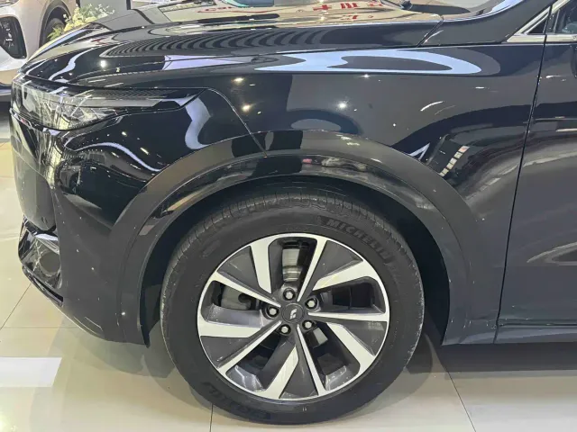 Li Auto ONE — Фото автомобиля 4