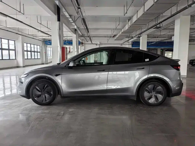 Tesla Model Y 2025 Rear-Wheel Drive — Фото автомобиля 3