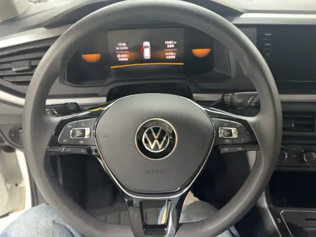 Volkswagen Polo — Фото автомобиля 2