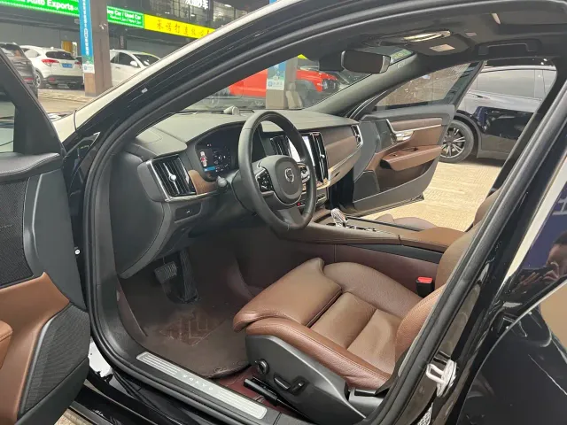 Volvo S90 — Фото автомобиля 11