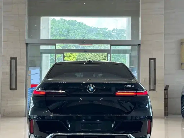 BMW 7 Series — Фото автомобиля 9