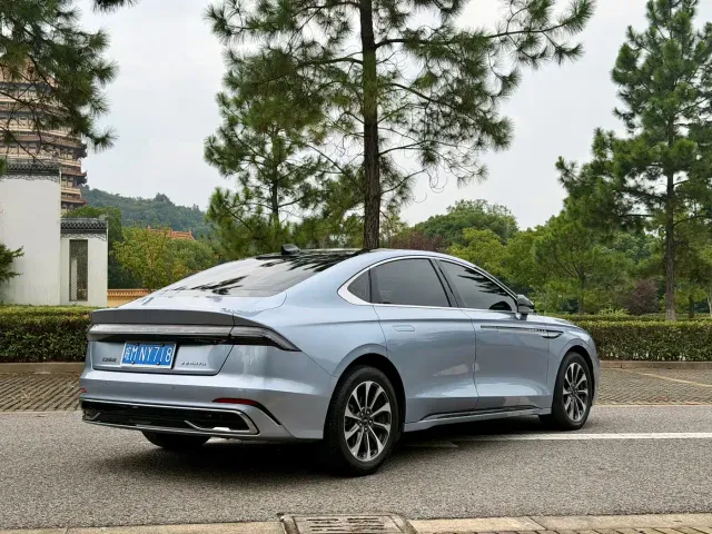 Lincoln Z — Фото автомобиля 5