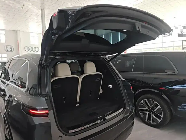 Li Auto L9 — Фото автомобиля 18