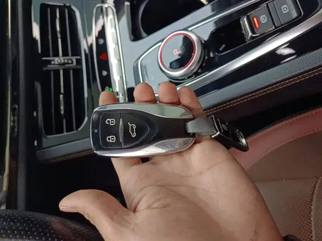Skyworth Auto HT-i — Фото автомобиля 9