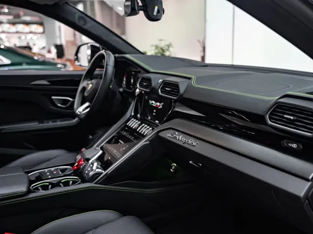 Lamborghini Urus — Фото автомобиля 12