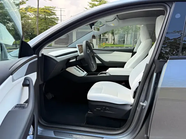 Tesla Model Y — Фото автомобиля 9