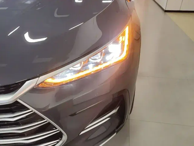 BYD Tang — Фото автомобиля 23