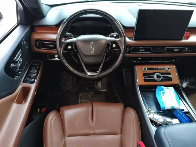 Lincoln Aviator — Фото автомобиля 6