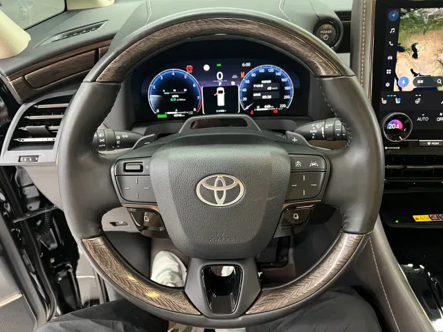 Toyota Alphard — Фото автомобиля 22