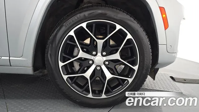 Jeep Cherokee — Фото автомобиля 18