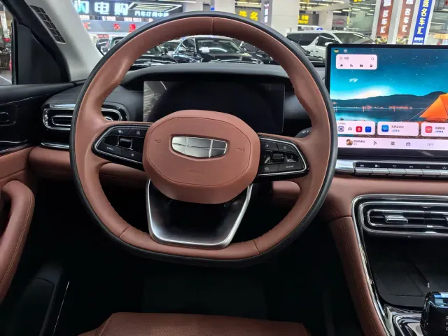 Geely Emgrand — Фото автомобиля 10