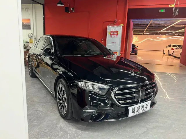 Mercedes-Benz E-Class — Фото автомобиля 3