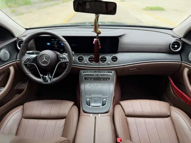 Mercedes-Benz E-Class — Фото автомобиля 10