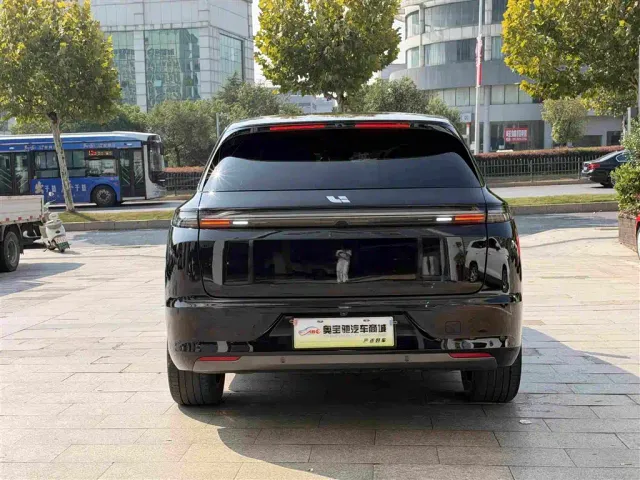 Li Auto L7 — Фото автомобиля 8