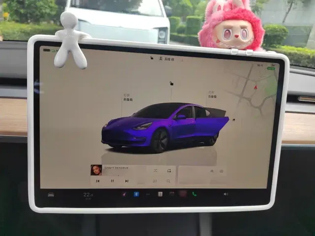 Tesla Model 3 — Фото автомобиля 3