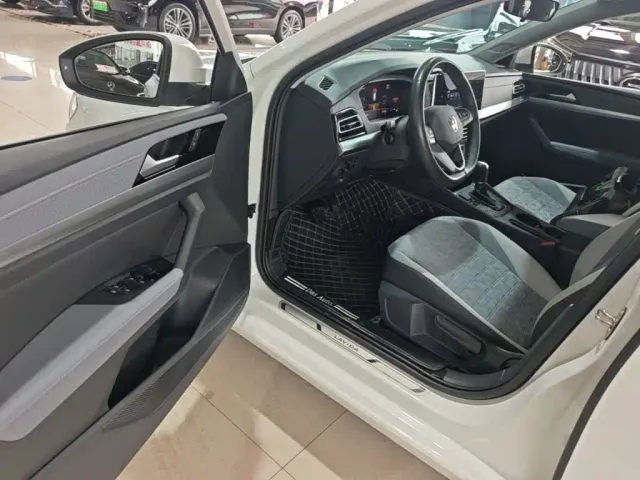 Volkswagen Lavida — Фото автомобиля 15