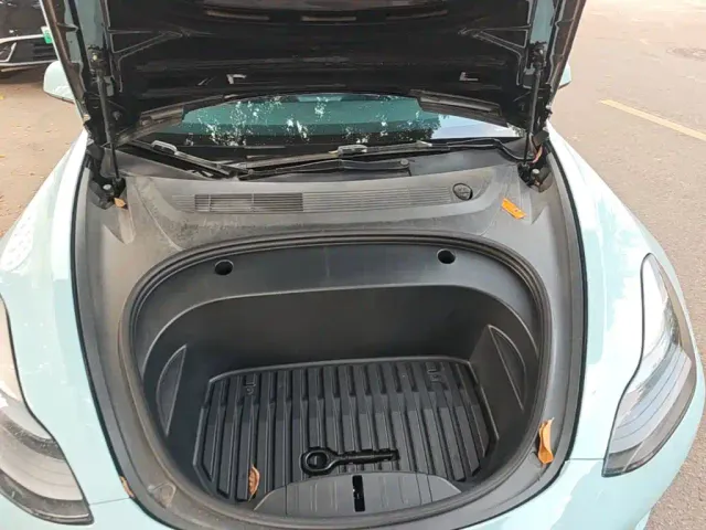 Tesla Model 3 — Фото автомобиля 19