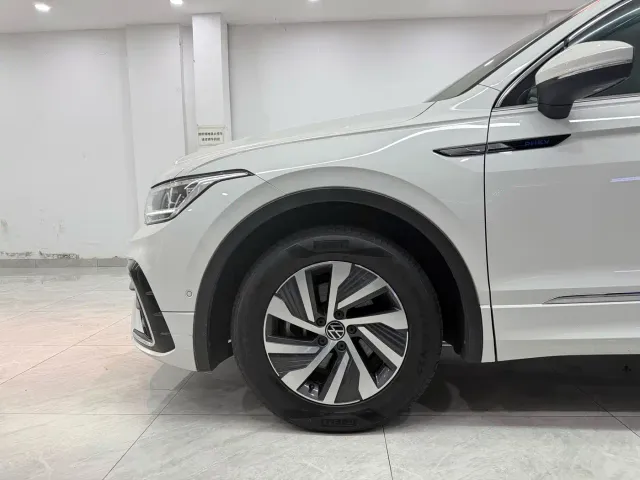 Volkswagen Tiguan L PHEV — Фото автомобиля 18