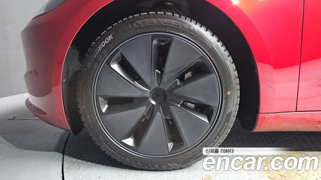 Tesla Model 3 — Фото автомобиля 5