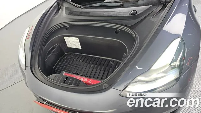 Tesla Model 3 — Фото автомобиля 6
