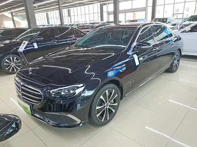 Фотография автомобиля — Mercedes-Benz E-Class