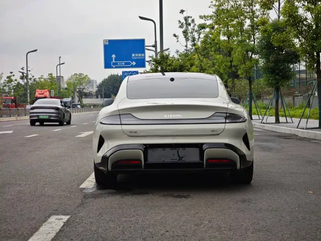 Xiaomi SU7 — Фото автомобиля 8