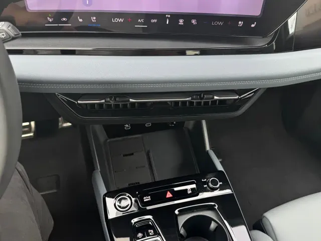 Audi Q6L e-tron — Фото автомобиля 9