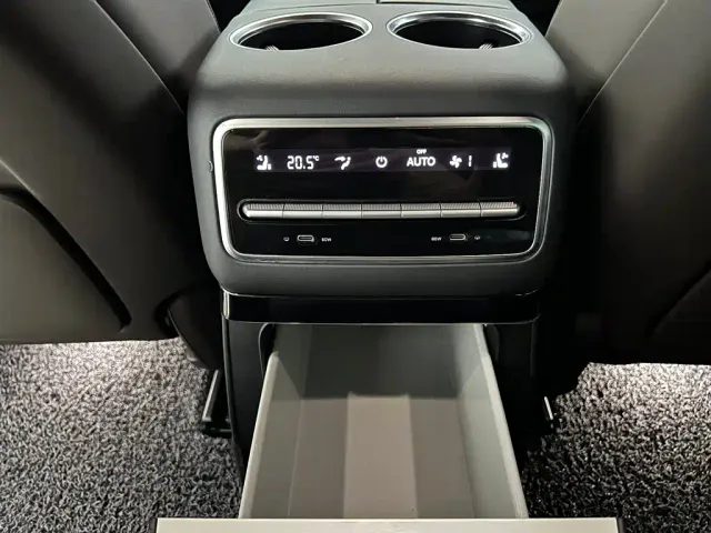 Li Auto L9 — Фото автомобиля 16
