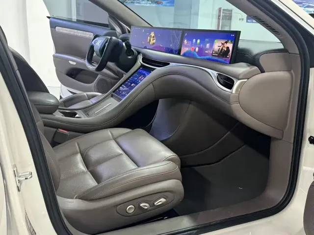 IM Motors L6 — Фото автомобиля 10