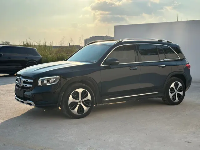 Фотография автомобиля — Mercedes-Benz GLB-Class