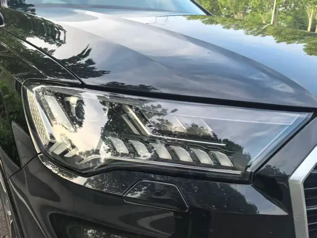Audi Q7 — Фото автомобиля 9
