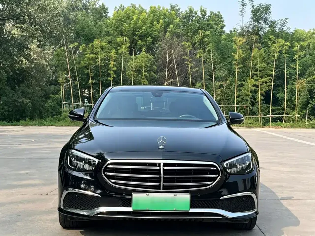 Mercedes-Benz E-Class — Фото автомобиля 2