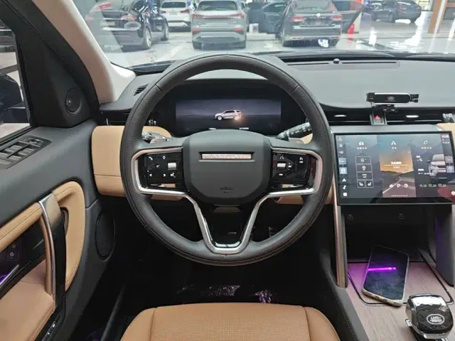 Land Rover Discovery Sport — Фото автомобиля 10