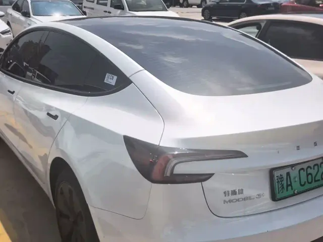 Tesla Model 3 — Фото автомобиля 4