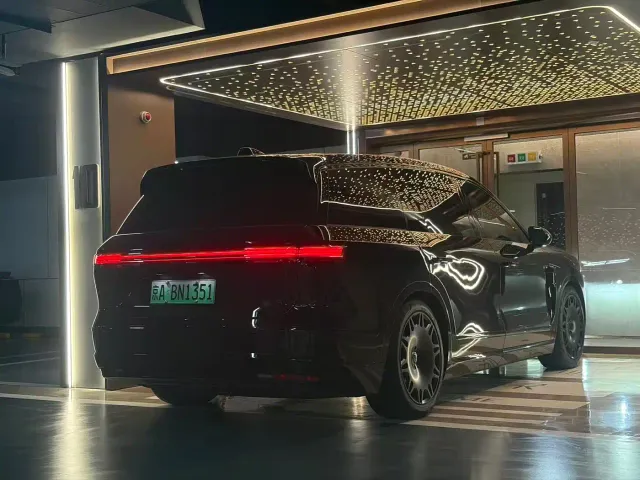 Nio ES8 — Фото автомобиля 25