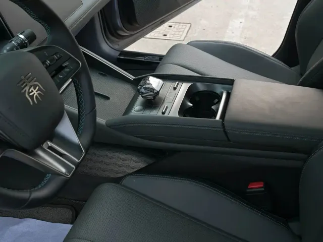 BYD Qin L — Фото автомобиля 12
