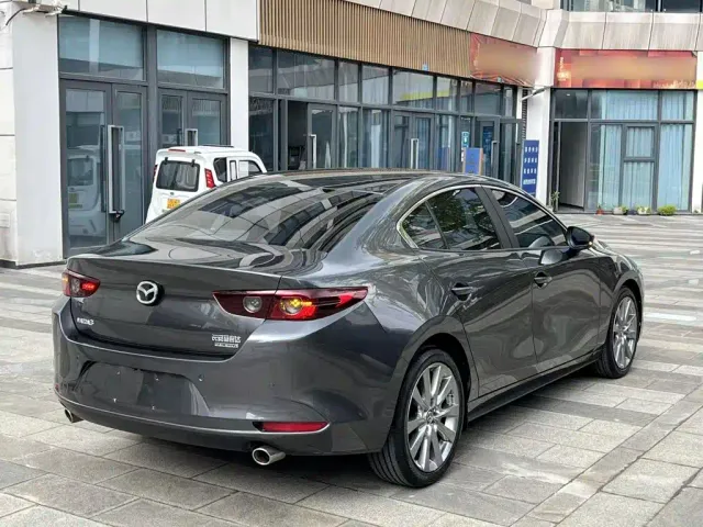 Mazda Axela — Фото автомобиля 6