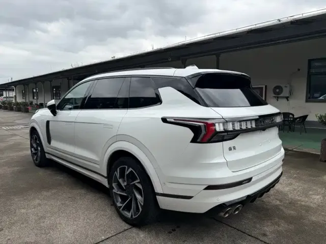 Lynk & Co 09 — Фото автомобиля 13