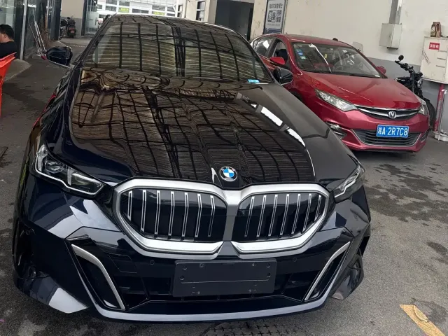Фотография автомобиля — BMW 5 Series