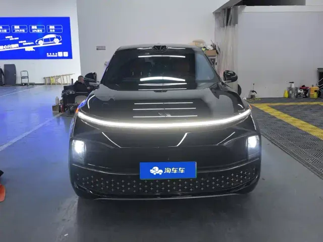 Li Auto L9 — Фото автомобиля 2