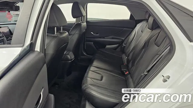 Hyundai AVANTE Avante (CN7) — Фото автомобиля 12