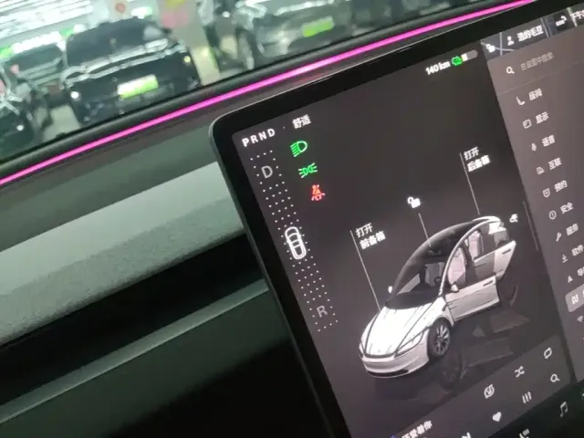 Tesla Model 3 — Фото автомобиля 13