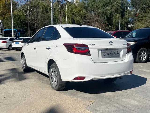 Toyota Vios — Фото автомобиля 3